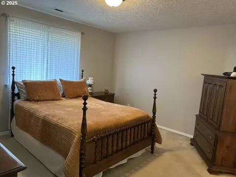 Bedroom - 736 Kelsey Loop, Molalla, OR 97038 photo 1 of 3