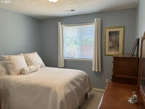 Bedroom - 736 Kelsey Loop, Molalla, OR 97038 photo 3 of 3
