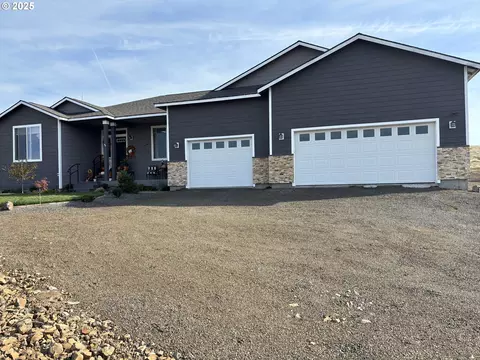 700 Dooley Rd, Centerville, WA 98613