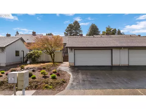 6275 Clubhouse Cir, West Linn, OR 97068