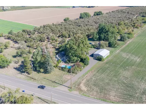 92815 River Rd, Junction City, OR 97448