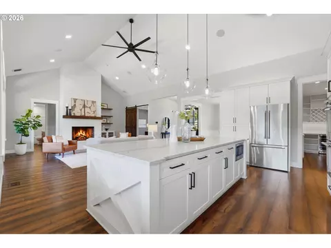 Kitchen - 35675 SE Colorado Rd, Sandy, OR 97055 photo 4 of 7