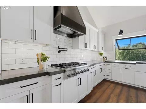 Kitchen - 35675 SE Colorado Rd, Sandy, OR 97055 photo 5 of 7