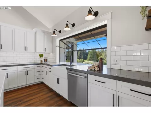 Kitchen - 35675 SE Colorado Rd, Sandy, OR 97055 photo 2 of 7