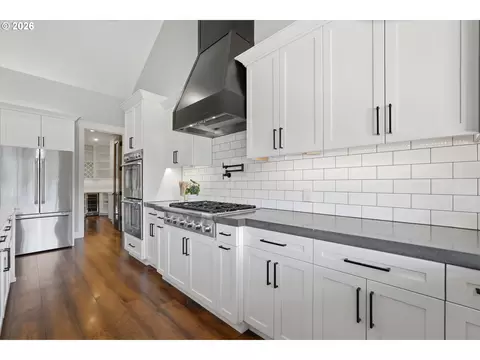Kitchen - 35675 SE Colorado Rd, Sandy, OR 97055 photo 6 of 7