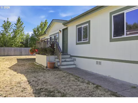 310 Pitney Ln # 98, Junction City, OR 97448