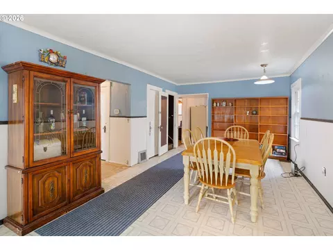 Dining - 355 River Rd, Eugene, OR 97404 photo 2 of 2