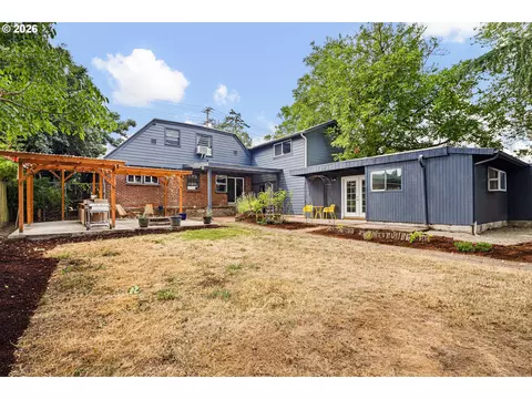 Exterior - 355 River Rd, Eugene, OR 97404 photo 3 of 4