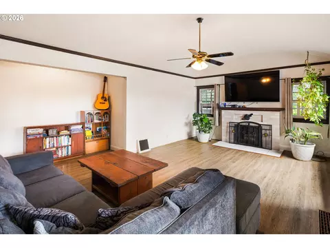 Living - 355 River Rd, Eugene, OR 97404 photo 3 of 6