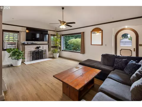 Living - 355 River Rd, Eugene, OR 97404 photo 1 of 6