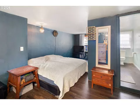 Bedroom - 355 River Rd, Eugene, OR 97404 photo 2 of 2