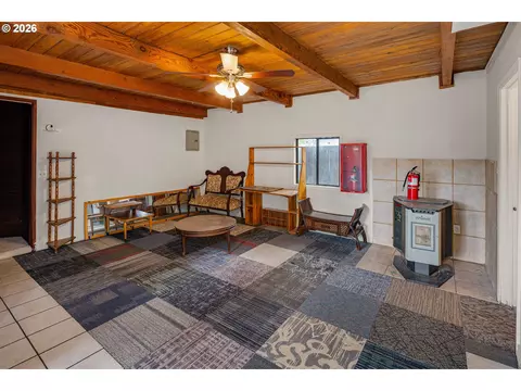 Living - 355 River Rd, Eugene, OR 97404 photo 5 of 6