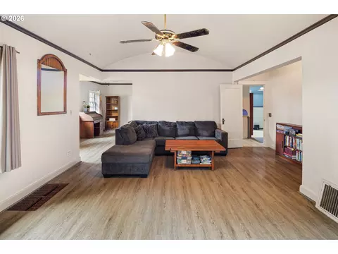 Living - 355 River Rd, Eugene, OR 97404 photo 4 of 6