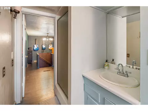 Bath - 355 River Rd, Eugene, OR 97404 photo 1 of 2
