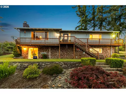 27 Jones Rd, Kelso, WA 98626