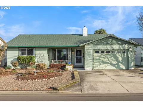 2093 W Hayes St, Woodburn, OR 97071