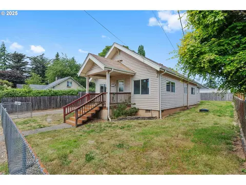 93753 E Mill Ln, Coos Bay, OR 97420