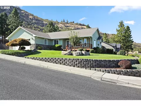 1549 Elberta St, The Dalles, OR 97058