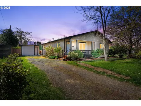 1043 F St, Springfield, OR 97477