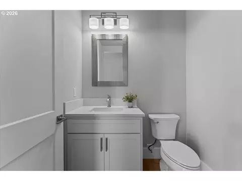 Bath - 382 NE Lovrien Ave, Gresham, OR 97030 photo 3 of 6