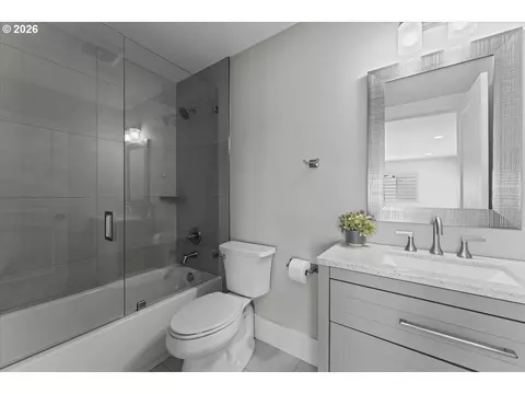 Bath - 382 NE Lovrien Ave, Gresham, OR 97030 photo 6 of 6