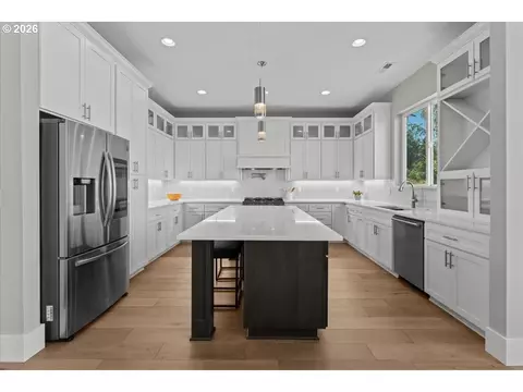 Kitchen - 382 NE Lovrien Ave, Gresham, OR 97030 photo 1 of 5