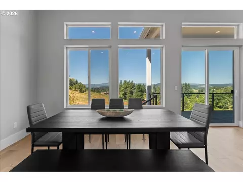 Dining - 382 NE Lovrien Ave, Gresham, OR 97030 photo 2 of 2