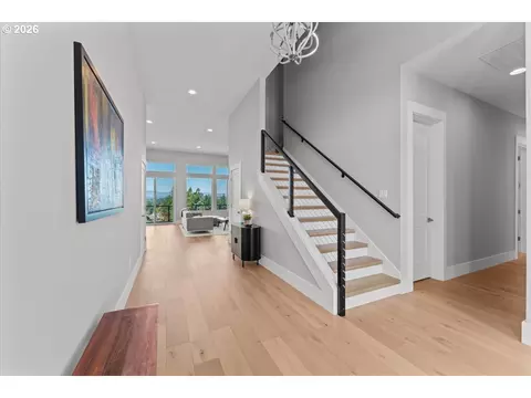 Entry Way - 382 NE Lovrien Ave, Gresham, OR 97030 photo 3 of 3