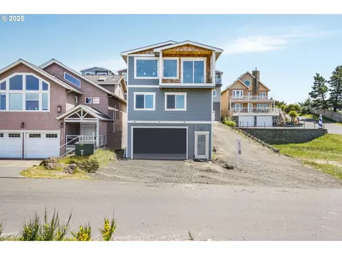 115 Crescent St, Tillamook, OR 97141