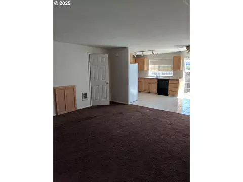 4470 Fergus Ave, Eugene, OR 97402 photo 4