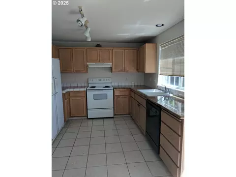 4470 Fergus Ave, Eugene, OR 97402 photo 5