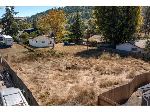 0 NE Flagg St, Roseburg, OR 97470