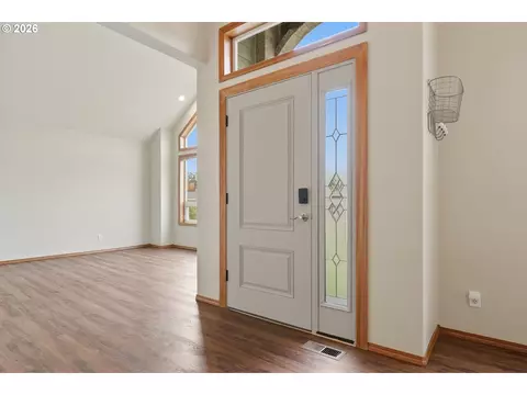 Entry Way - 1905 N Westlake Loop, Newberg, OR 97132 photo 1 of 1
