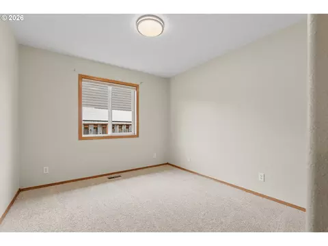 Bedroom - 1905 N Westlake Loop, Newberg, OR 97132 photo 4 of 7