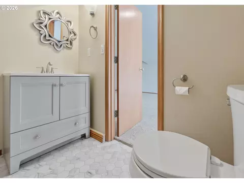 Bath - 1905 N Westlake Loop, Newberg, OR 97132 photo 1 of 4