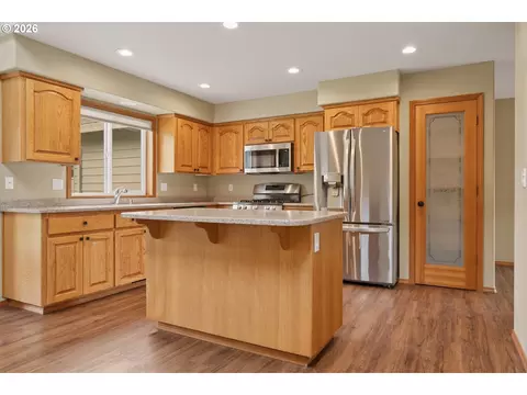 Kitchen - 1905 N Westlake Loop, Newberg, OR 97132 photo 2 of 4