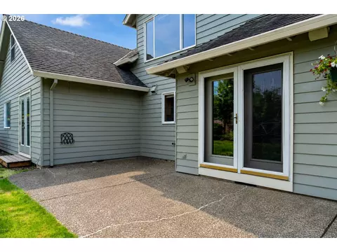 Exterior - 1905 N Westlake Loop, Newberg, OR 97132 photo 5 of 9