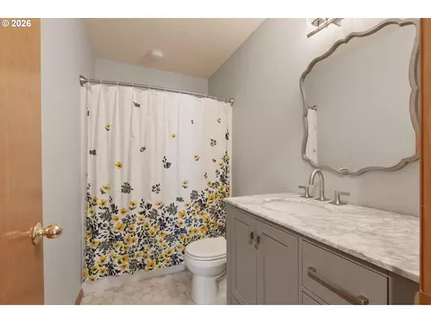 Bath - 1905 N Westlake Loop, Newberg, OR 97132 photo 4 of 4