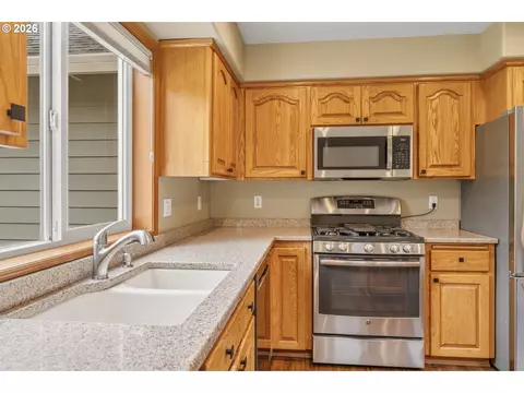 Kitchen - 1905 N Westlake Loop, Newberg, OR 97132 photo 3 of 4