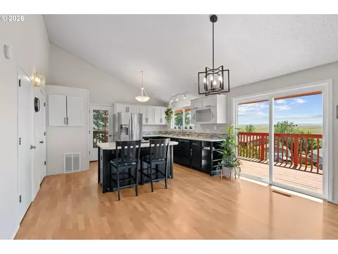 Kitchen - 1435 SW 18th St, Pendleton, OR 97801 photo 1 of 6