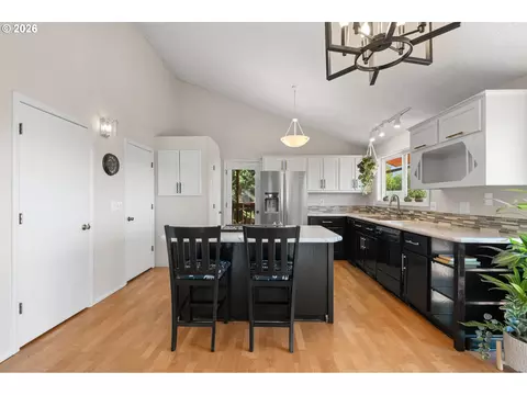 Kitchen - 1435 SW 18th St, Pendleton, OR 97801 photo 4 of 6