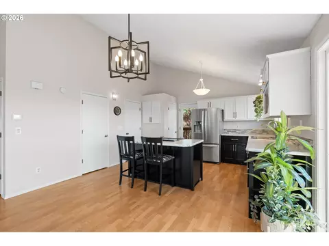 Kitchen - 1435 SW 18th St, Pendleton, OR 97801 photo 5 of 6
