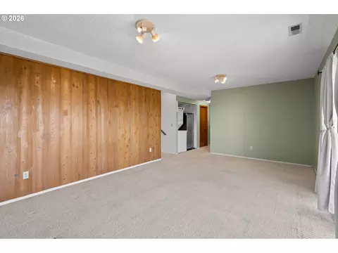 Living - 1435 SW 18th St, Pendleton, OR 97801 photo 7 of 7