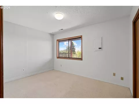 Bedroom - 1435 SW 18th St, Pendleton, OR 97801 photo 3 of 5