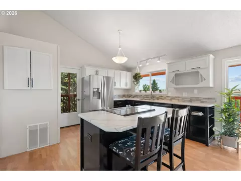 Kitchen - 1435 SW 18th St, Pendleton, OR 97801 photo 2 of 6
