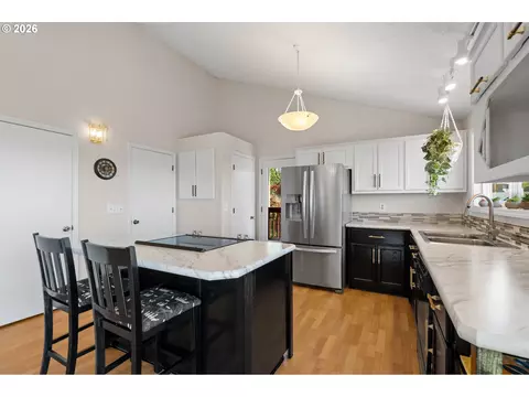 Kitchen - 1435 SW 18th St, Pendleton, OR 97801 photo 6 of 6
