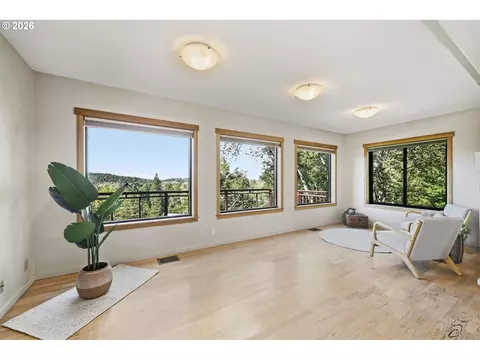 Living - 3540 Onyx St, Eugene, OR 97405 photo 1 of 6