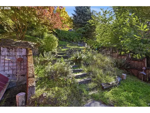 Exterior - 3540 Onyx St, Eugene, OR 97405 photo 8 of 19