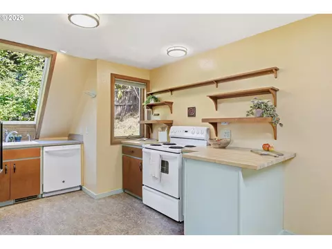 Kitchen - 3540 Onyx St, Eugene, OR 97405 photo 3 of 4