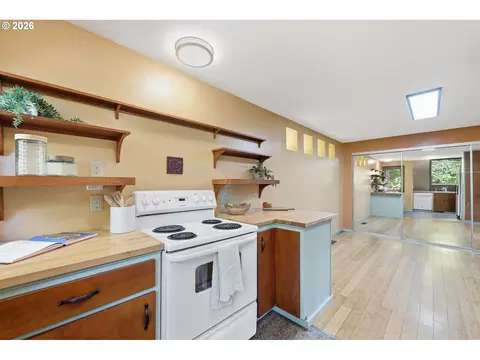 Kitchen - 3540 Onyx St, Eugene, OR 97405 photo 2 of 4